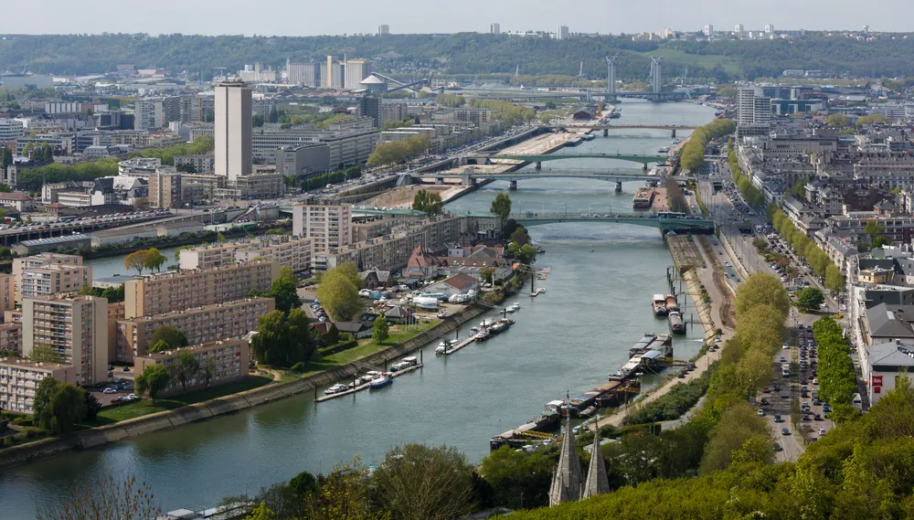 Vue de Rouen depuis la Côte Sainte-Catherine : la Seine, les deux rives et les ponts